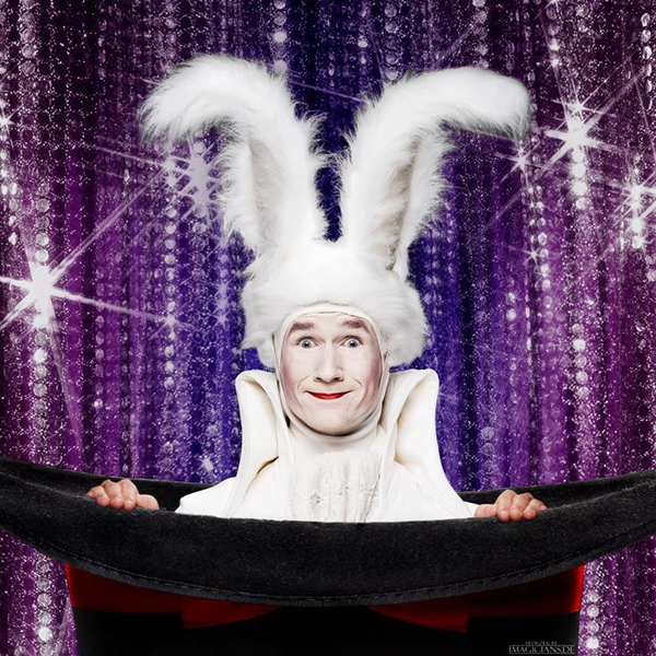 Goochelaar Dion White rabit act