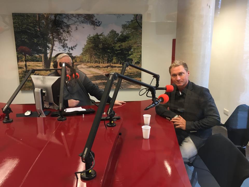 goochelaar Ronald MOray in radioprogramma Ede Vitaal