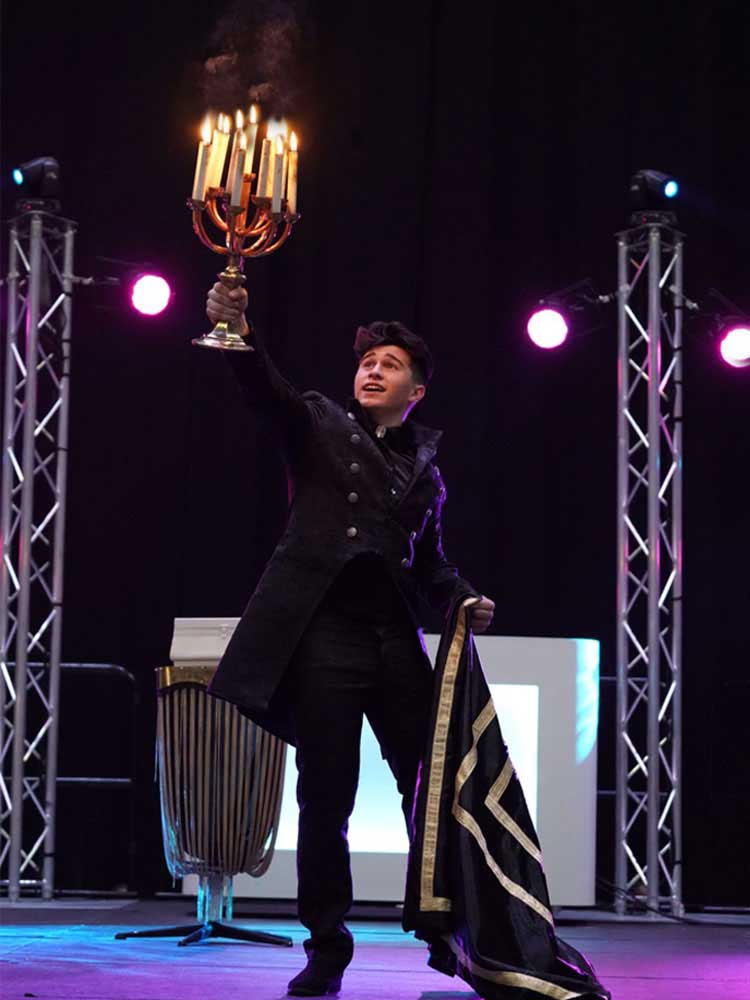 goochelaar & illusionist Afredo Lorenzo