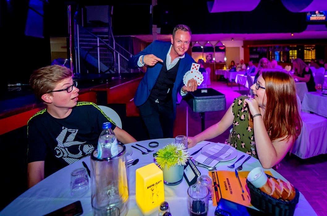 Goochelaar evert van asselt table-magic